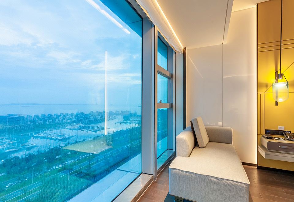 豪華海景大床房（180度全落地窗看海景日出）