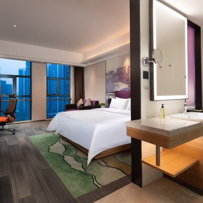 高級大床房（親子梳化床） 南寧東站希爾頓歡朋酒店優惠