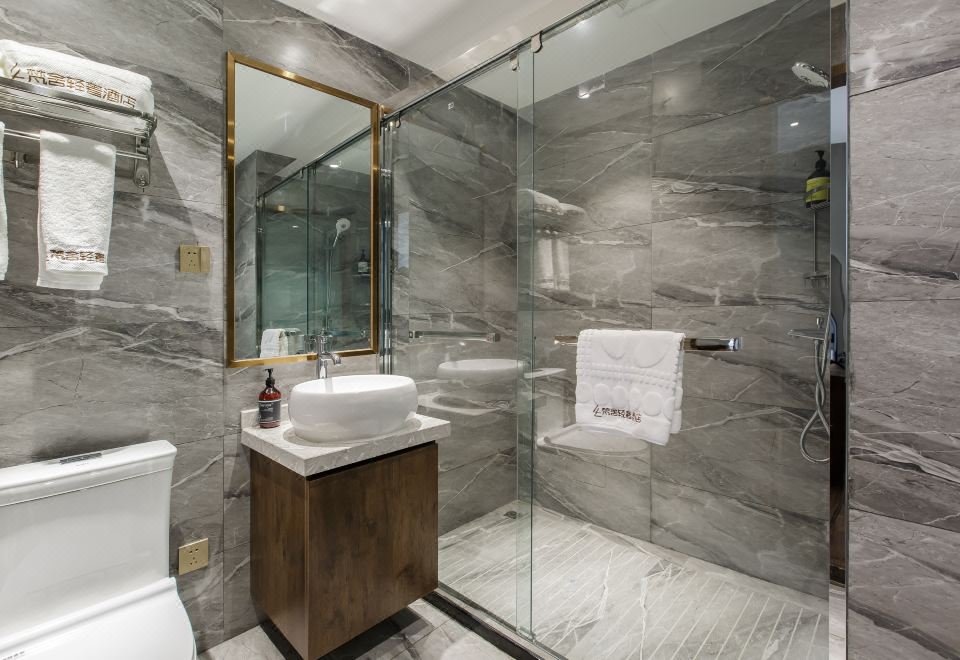 轻奢阔景大床房