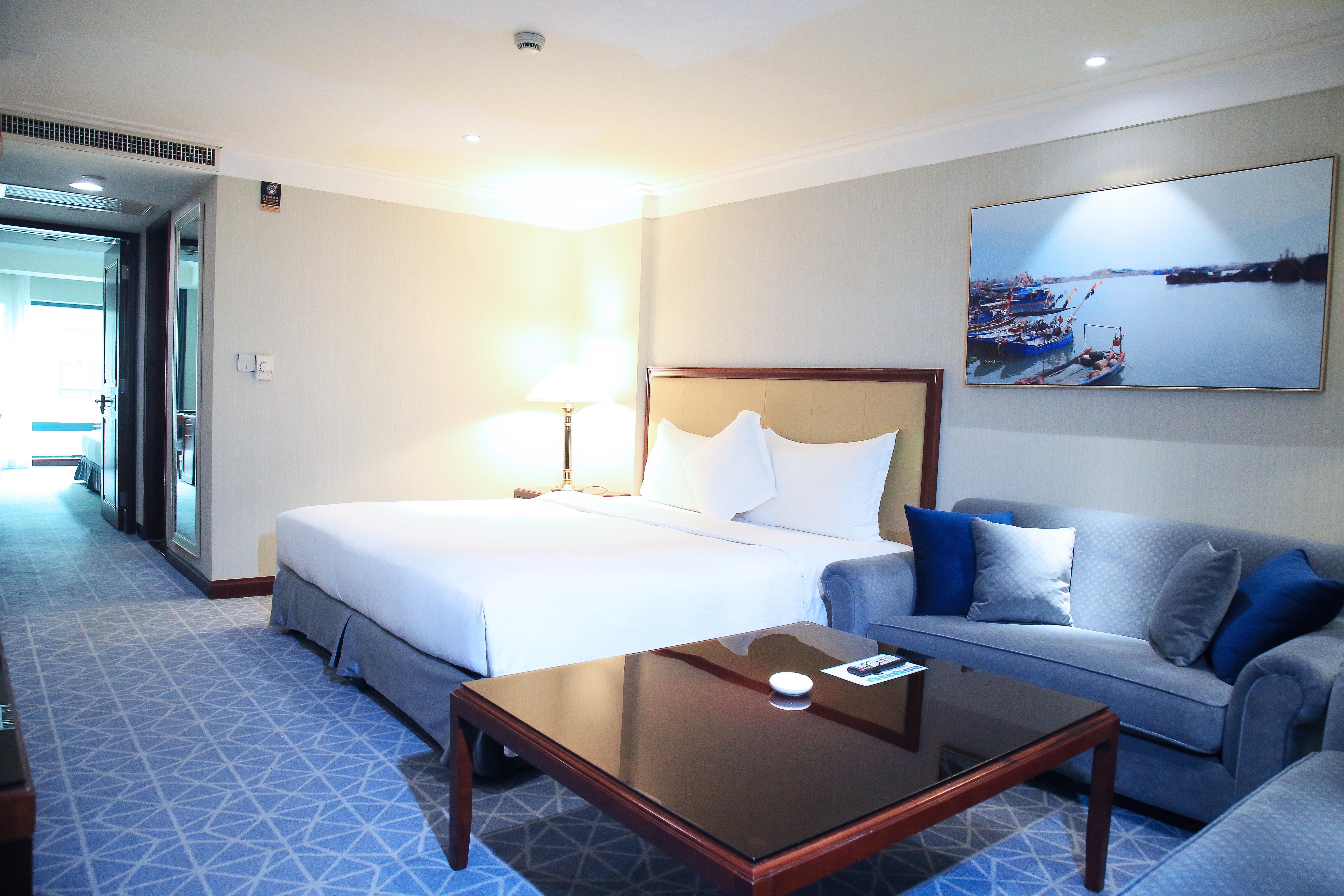 家庭双卧套房 双卧室可隔断 大落地窗