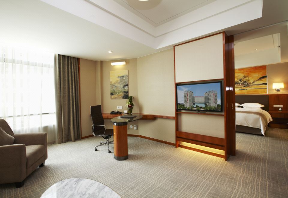 Ramada Plaza Shanghai Pudong AirportExecutive Deluxe Suite