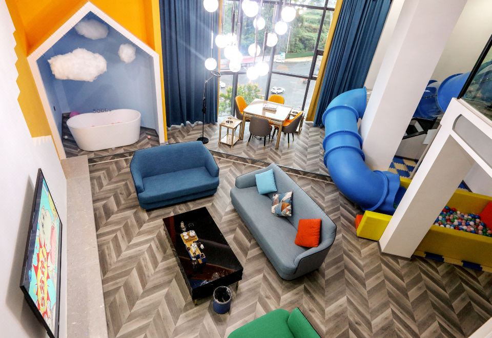 自由夢·Loft藍調滑梯大套房【洗衣機+小廚房+冰箱】