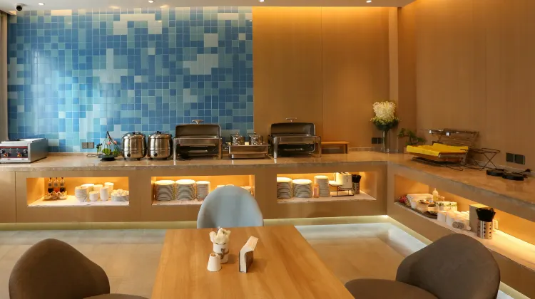 Home Inn (Donghai Niushan North Road Shuijingcheng Pedestrian Street) 食事・レストラン