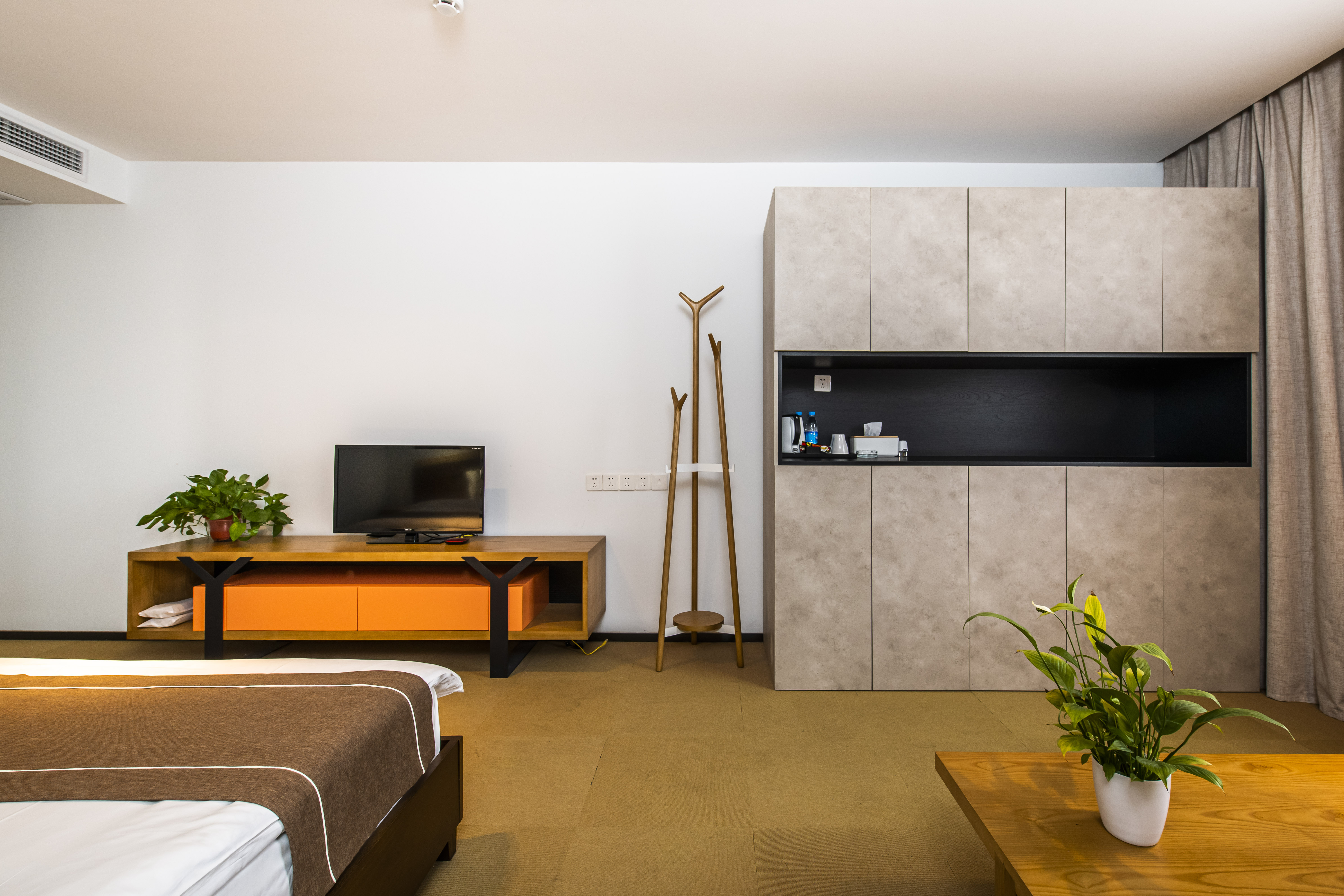 杜若豪华大床房【原木沙发+高清彩电+乾湿分离】