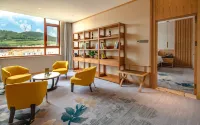 Caohai Spring Hot Spring Holiday Hotel