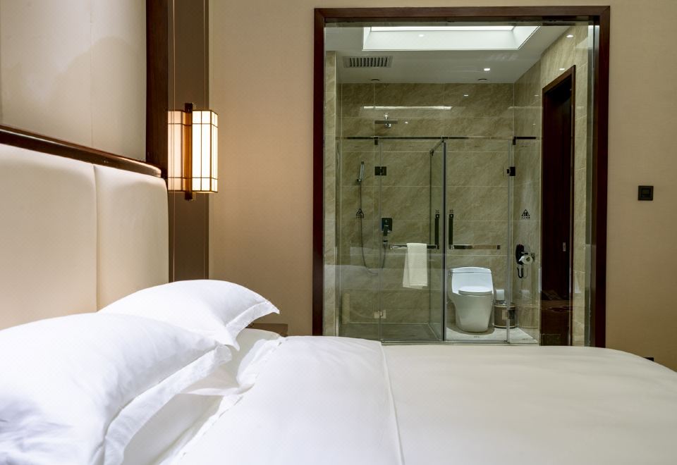 豪華庭院大床房