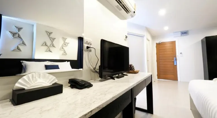 ห้องดีลักซ์ เตียงใหญ่ 1 เตียง