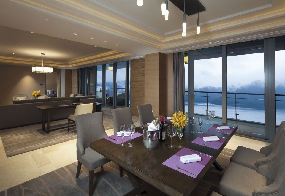 Crowne Plaza Hangzhou One Thousand Island Lake1 King 1 Bdrm Premier Club Suite Living  Area Lake View