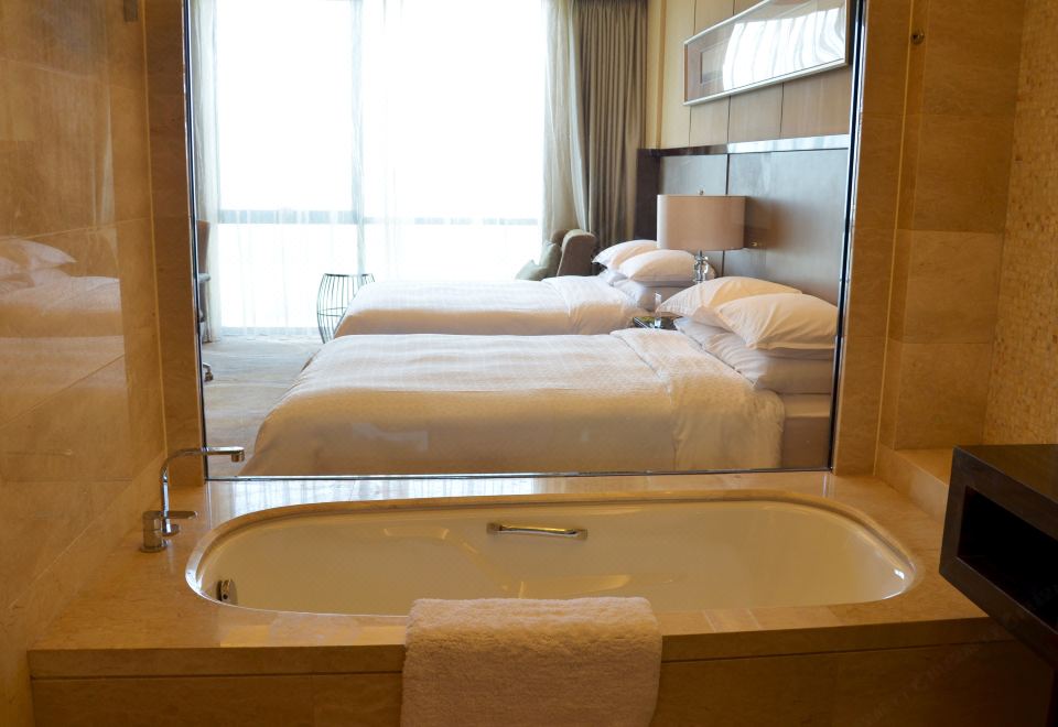 Four Points By Sheraton Langfang GuanSuperior Room (2 Beds)