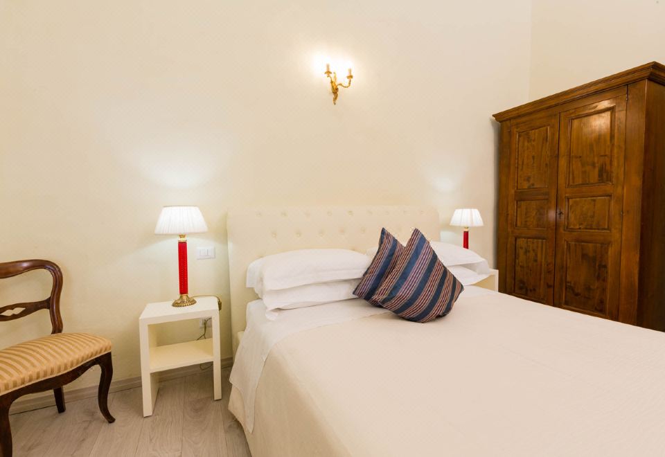 保利纳双人床房