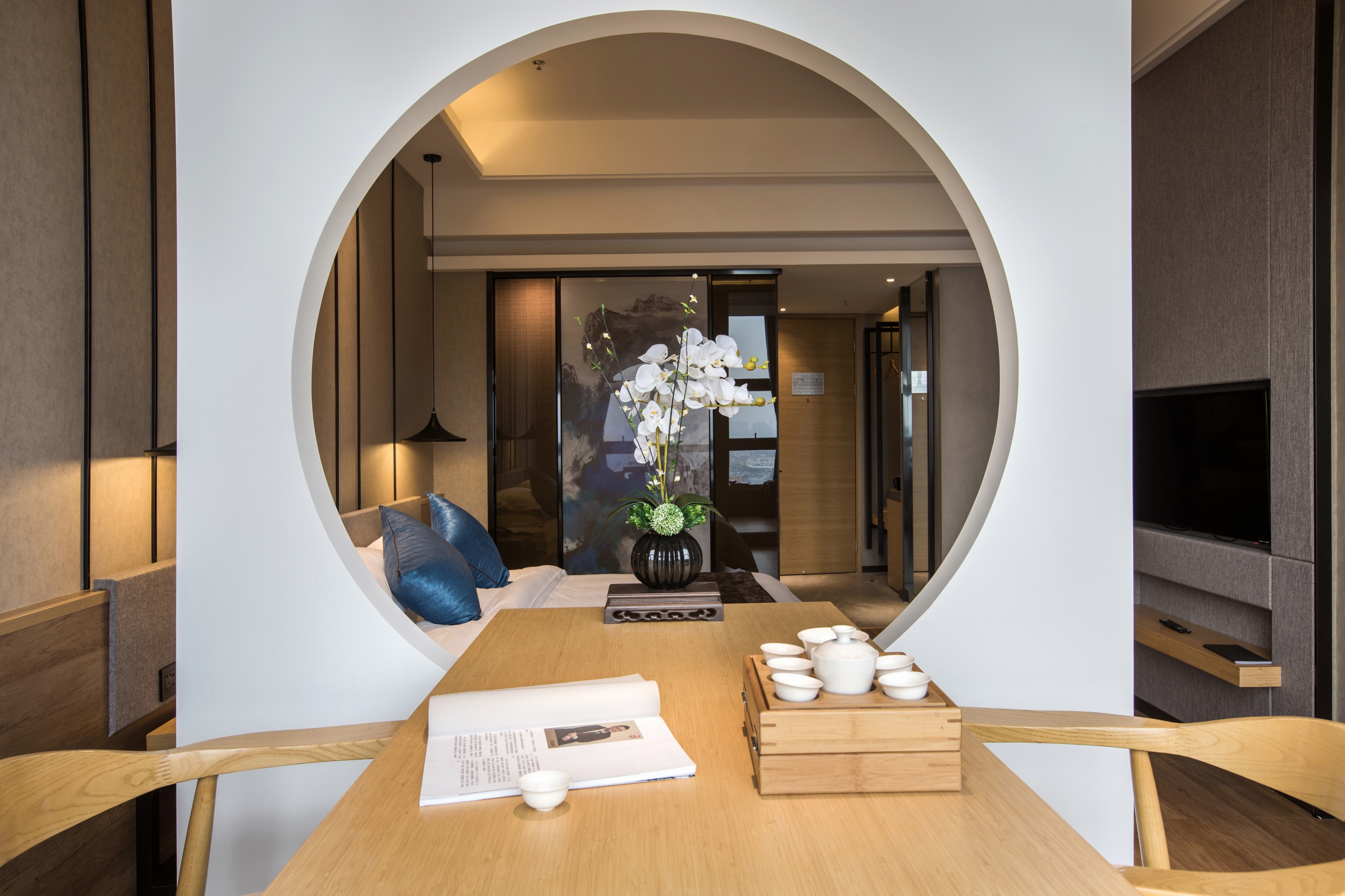 雅致大床房（高空落地城景+功夫泡茶）