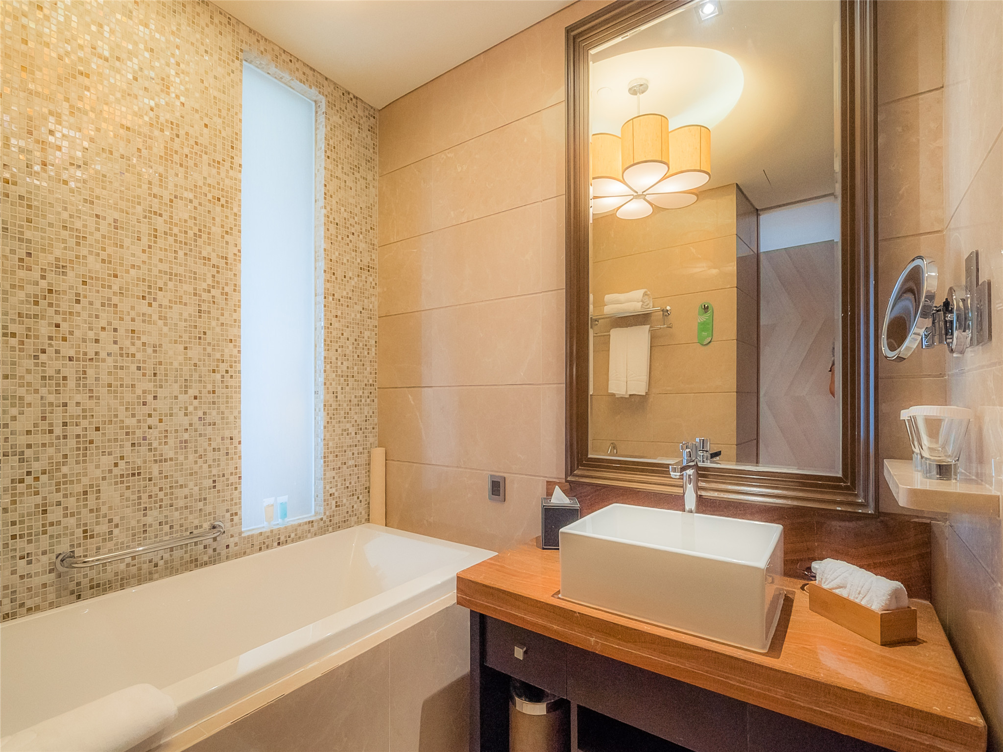 豪华行政海景大床房（180°海景，带阳台）