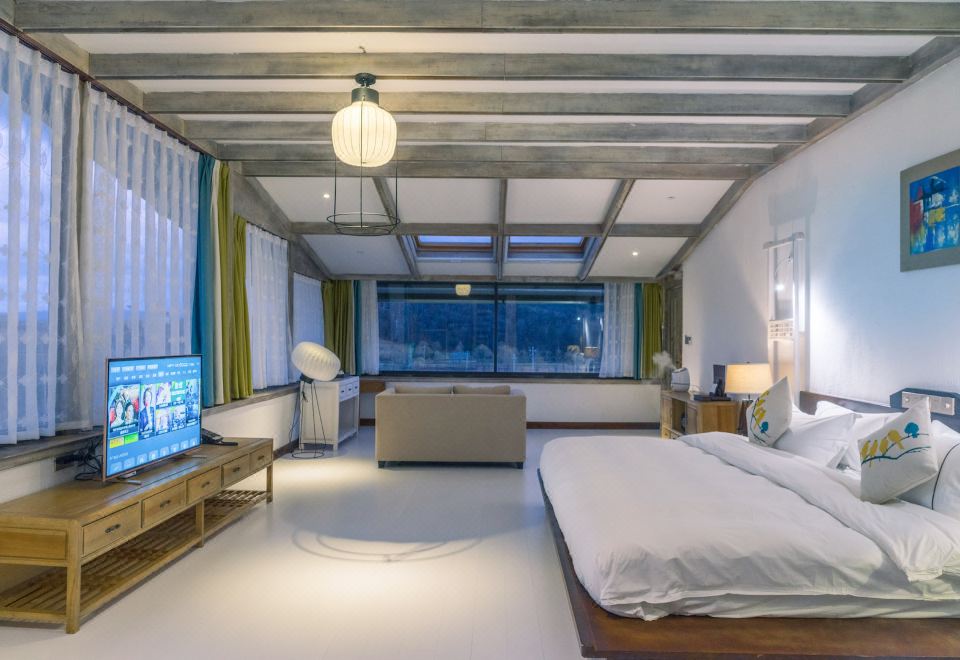 White Conch Room With Floor Heating