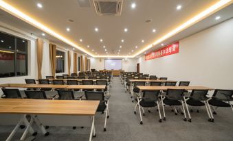 Weizun Hotel (Shanghai Hongqiao Railway Station National Convention and Exhibition Center)