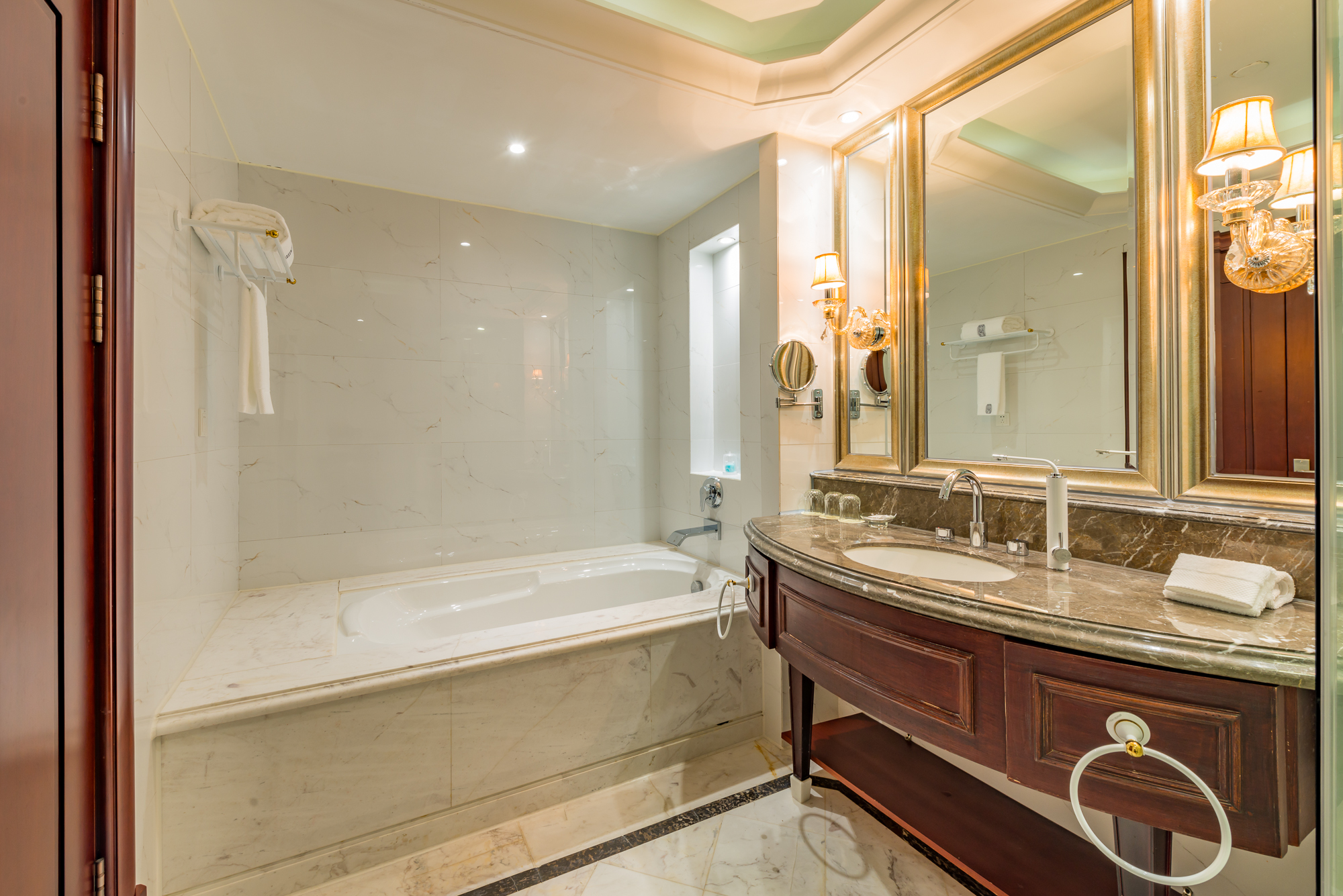 Rezen Hotel Zhoushan Tairu温馨家庭双卧套房（2卧2衞+浴缸）