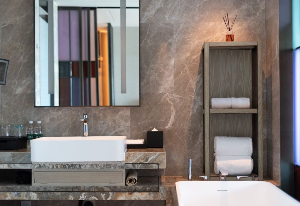 商务城景大床房（观鹭岛城际风光）