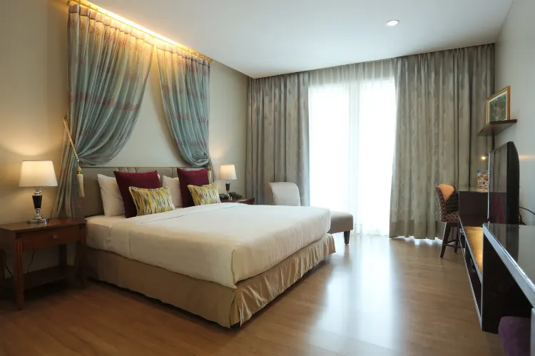 ห้องดีลักซ์ เตียงใหญ่ 1 เตียง
