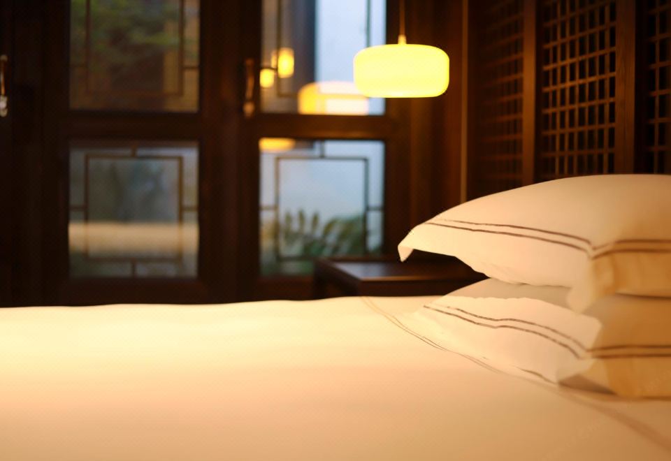 新安园林府邸家庭房