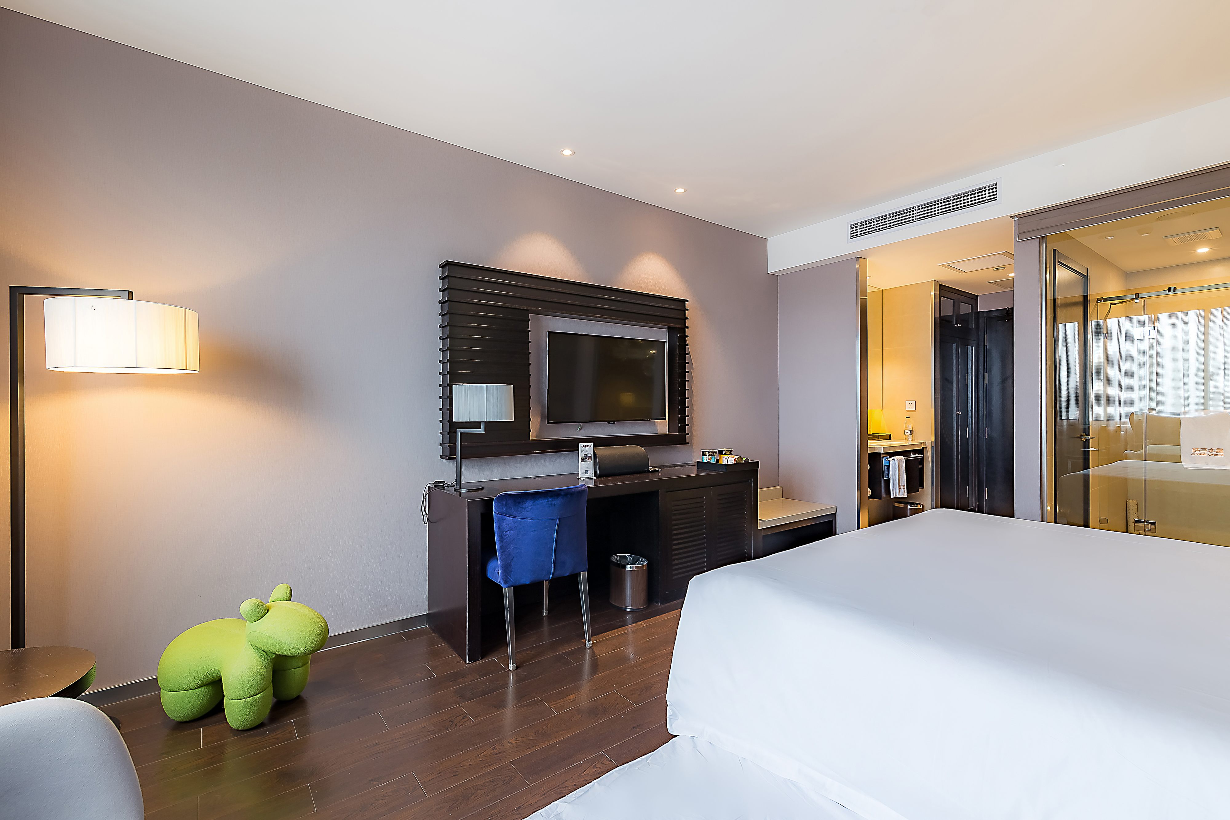 亲子房（电视投屏+小冰箱）