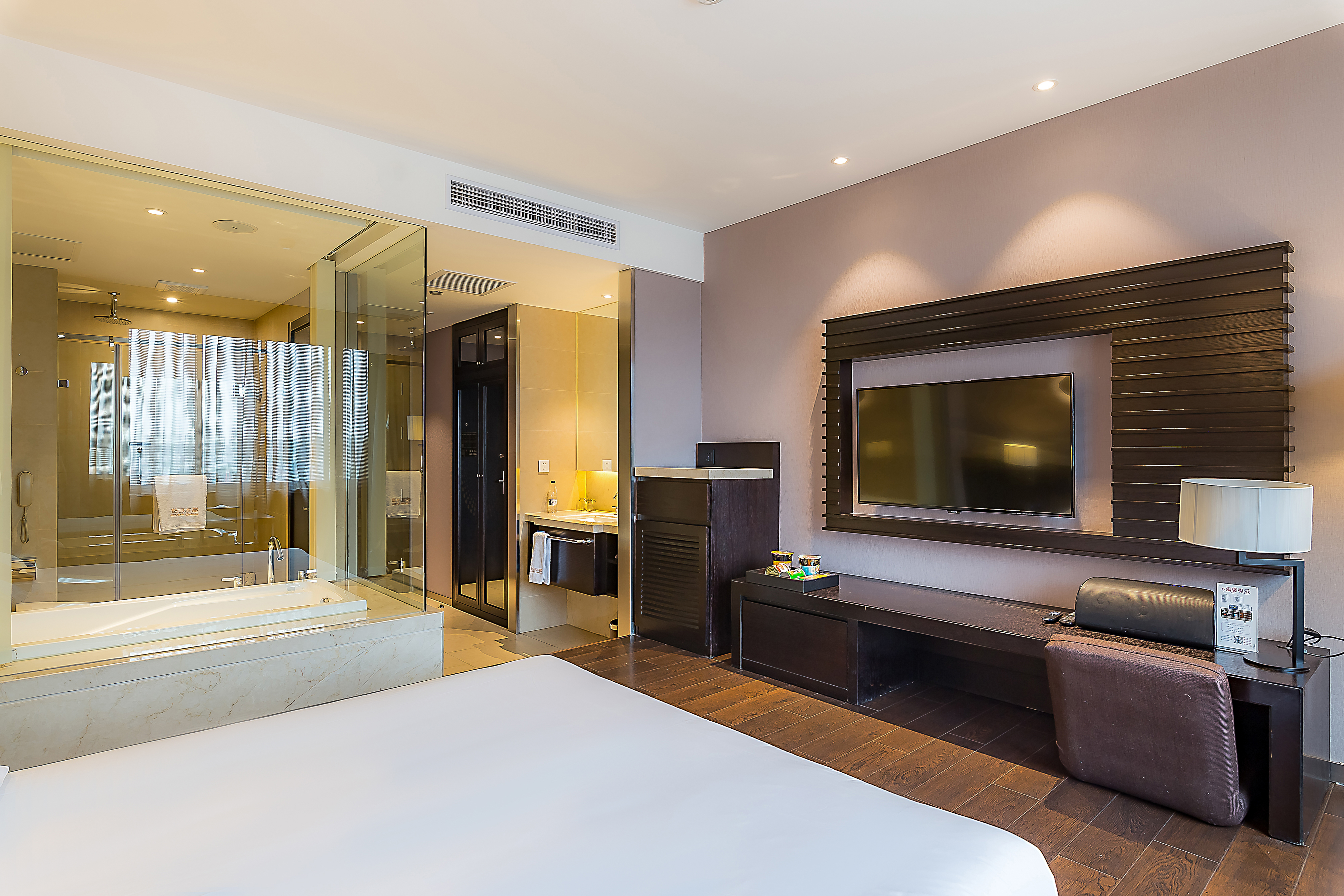 豪华榻榻米大床房（电视投屏+小冰箱）