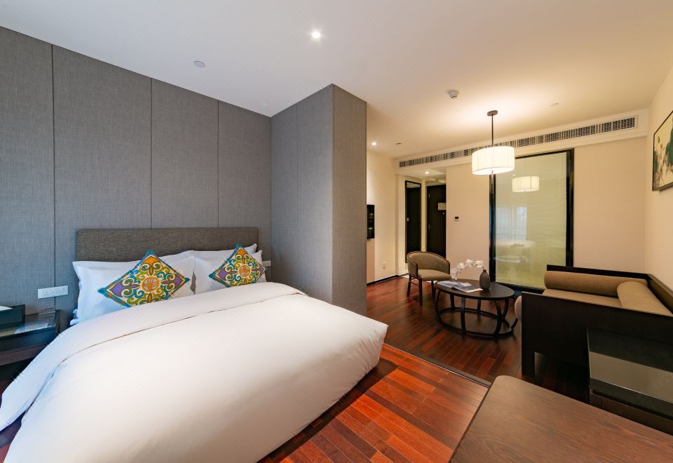 Japanese-Style Tatami Room (Meeting&Leisure Area + Peaceful Night's Sleep)