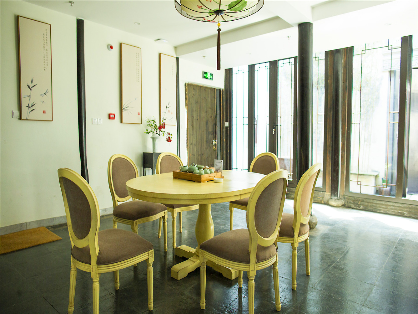 园景·大床房（新中式家俱+民国风会客厅）