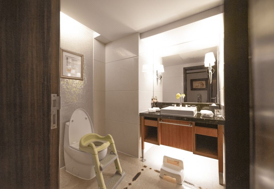 Zhongwei Green Lake HotelGreen Lake Deluxe Suite