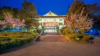 Emeishan Grand Hotel (Emeishan Scenic Area Baoguo Temple)