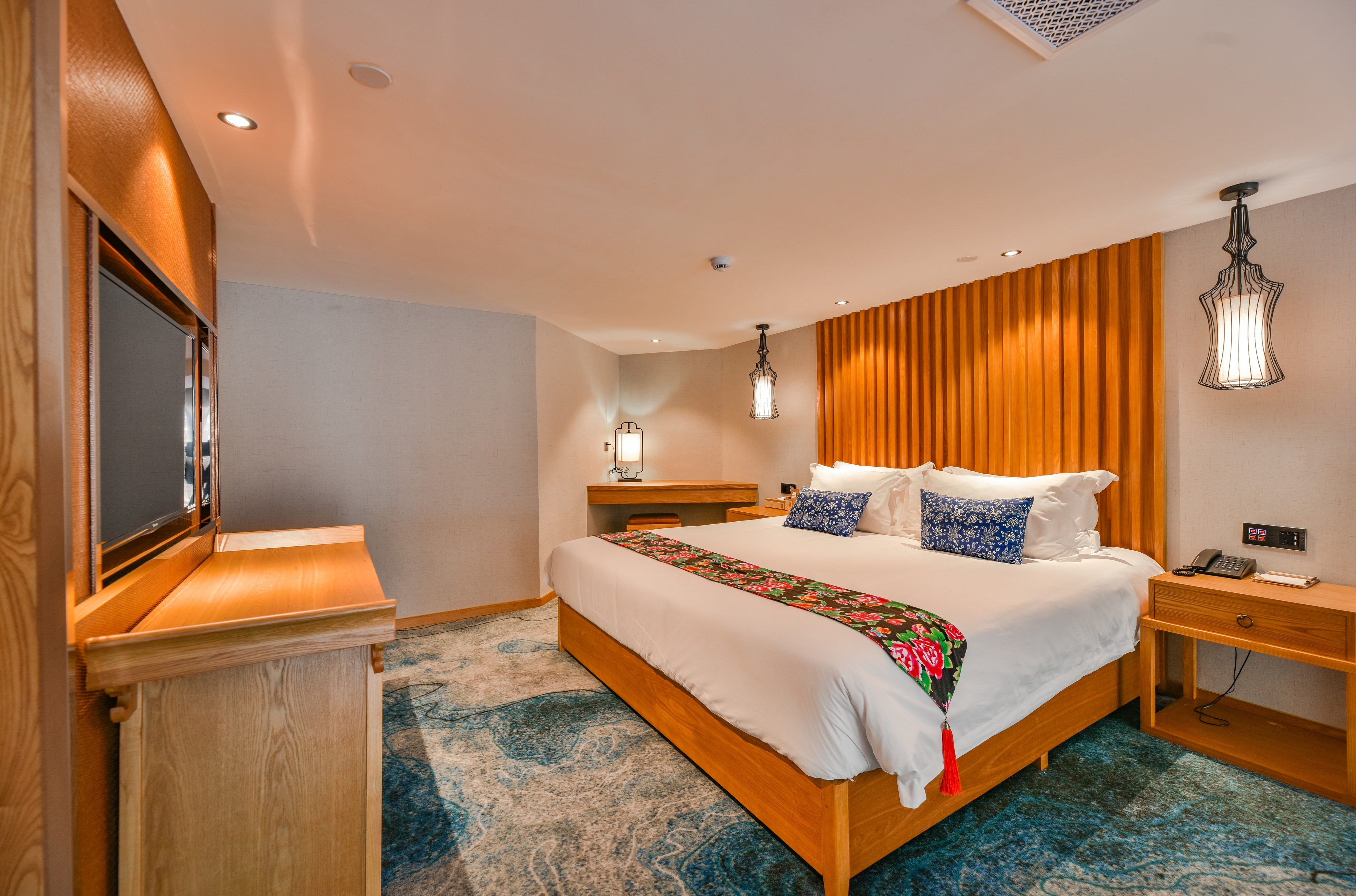 豪华复式套房-智能客控-冰箱-浴缸-徕芬吹风机-全景窗