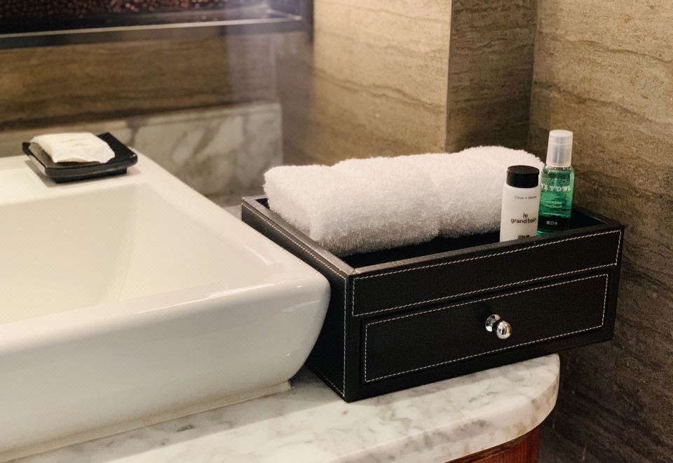 Sheraton Langfang Chaobai River HotelDeluxe Suite