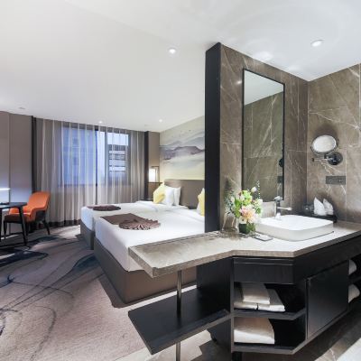 谷夜未央●親子家庭房（零壓床枕+冰箱+智能馬桶+頂噴） 麗呈東谷飯店（成都天府廣場店）優惠