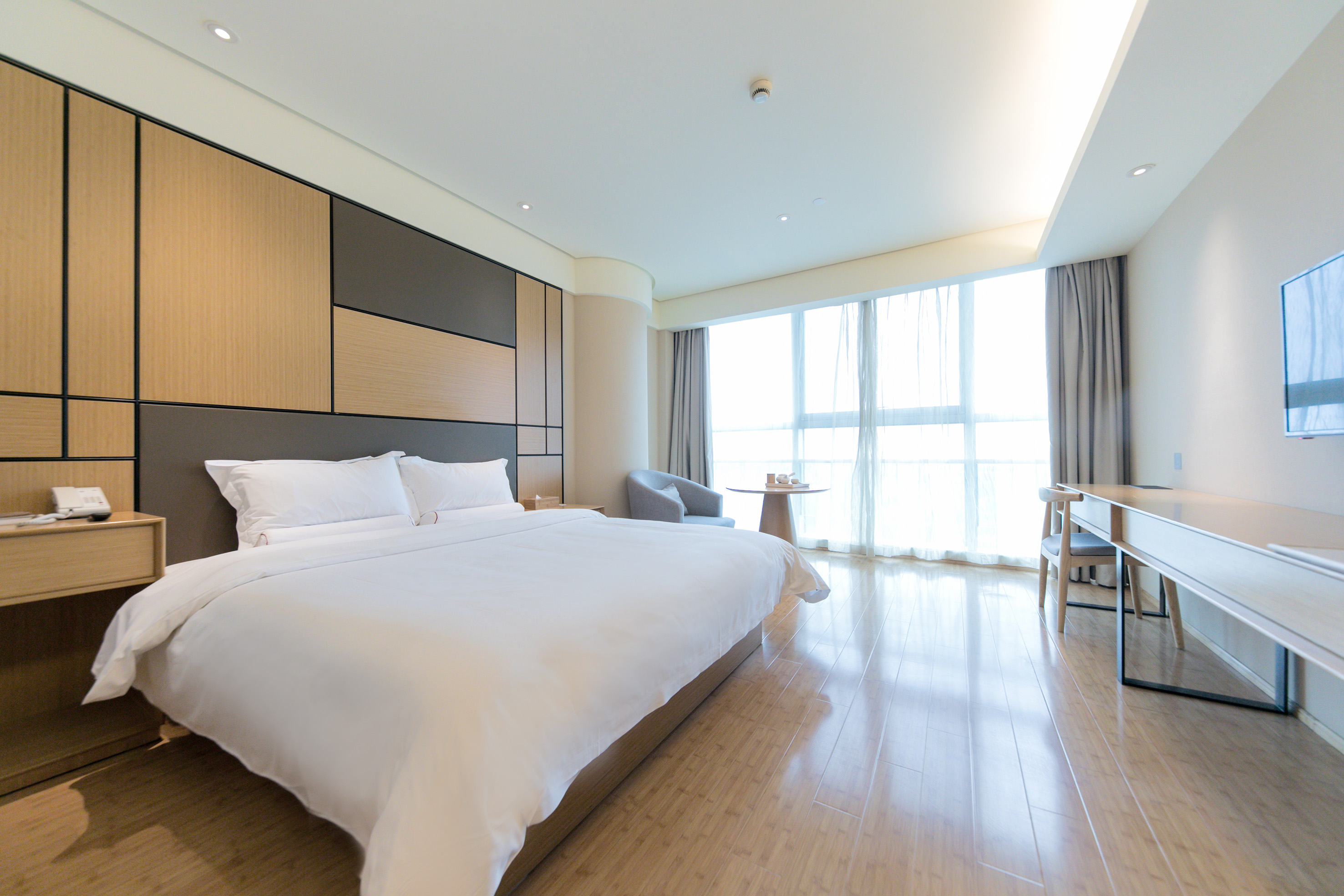 商务大床房（投屏电视）