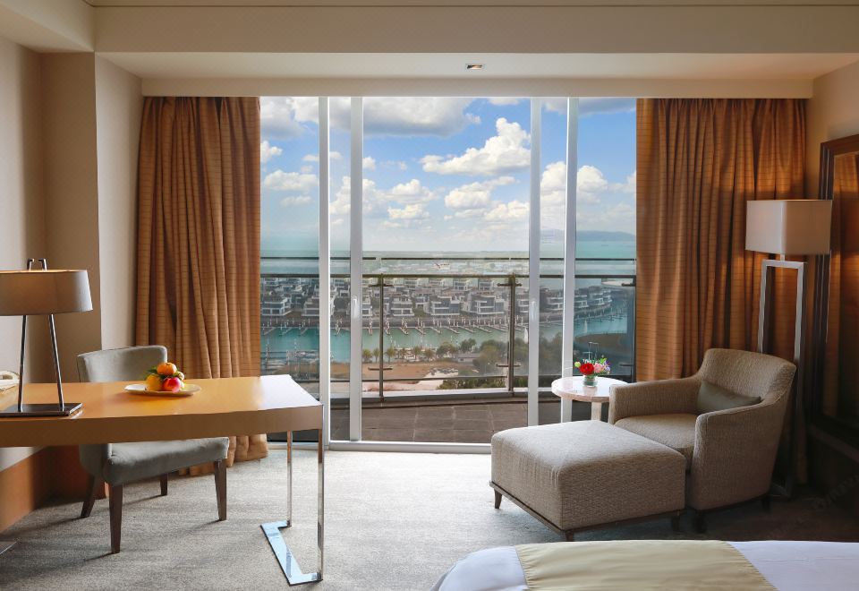 豪华海景大床房（180°海景，带阳台）