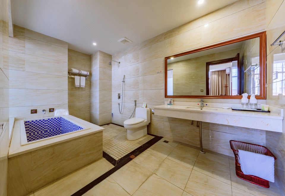 Mahogany Furnished Hot Spring Double Bed Room