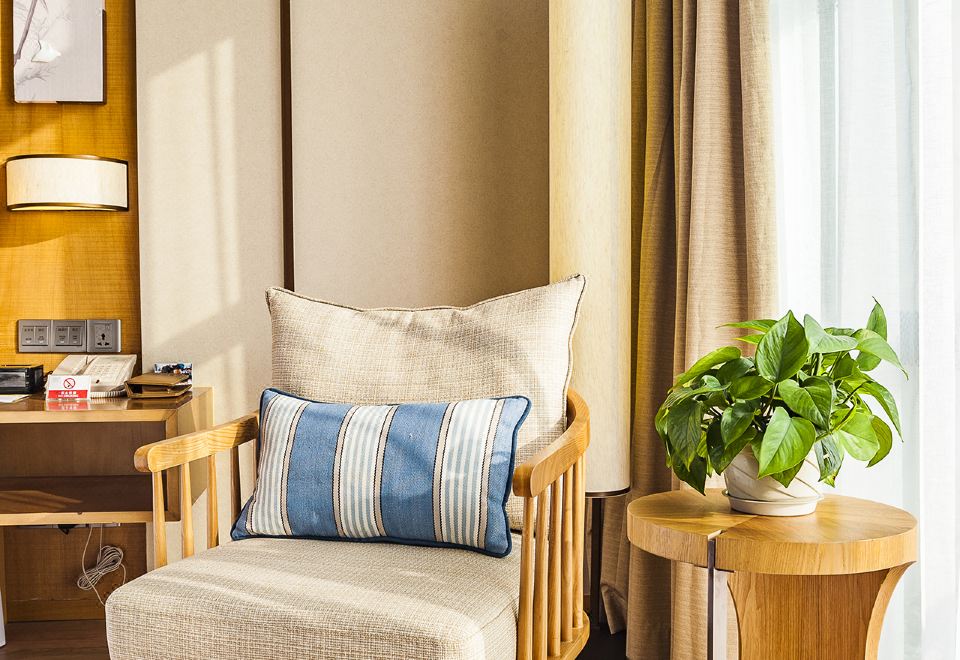 豪华大床房（金可儿床垫+独立阳台+书桌+小童乐园）