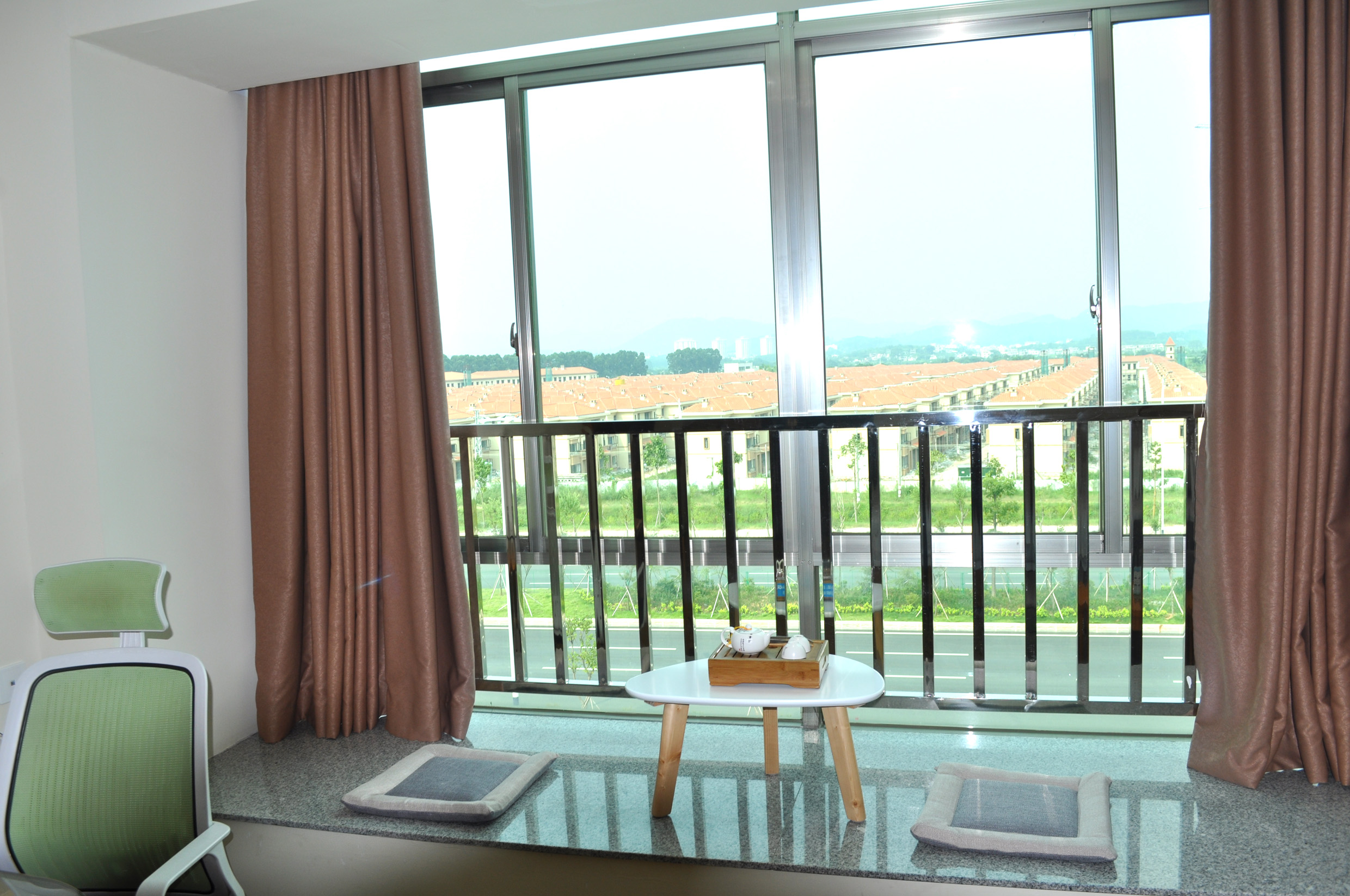 御湖豪华大床房【全景落地飘窗】【功夫茶具】