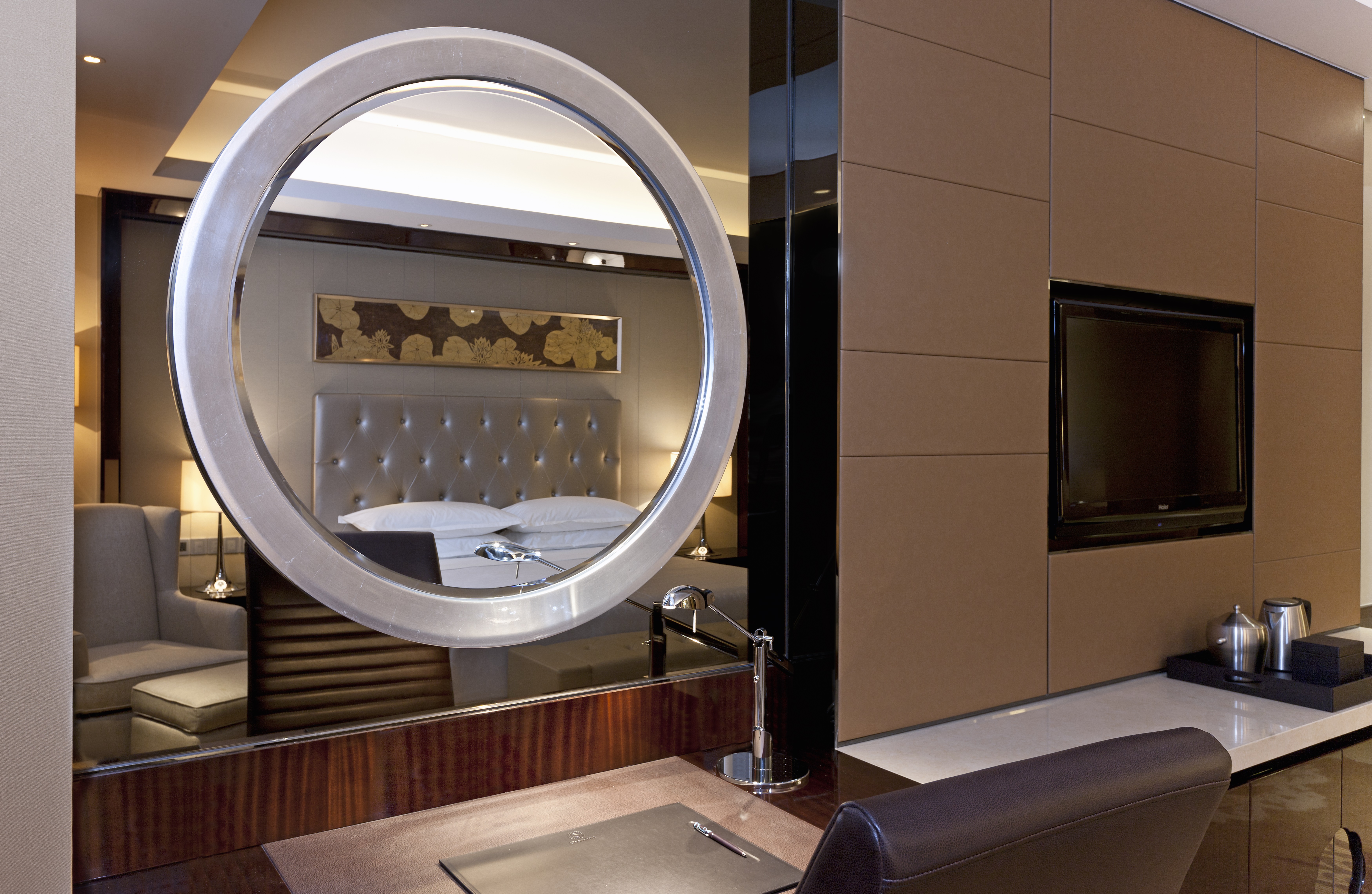 尊贵豪华大床房