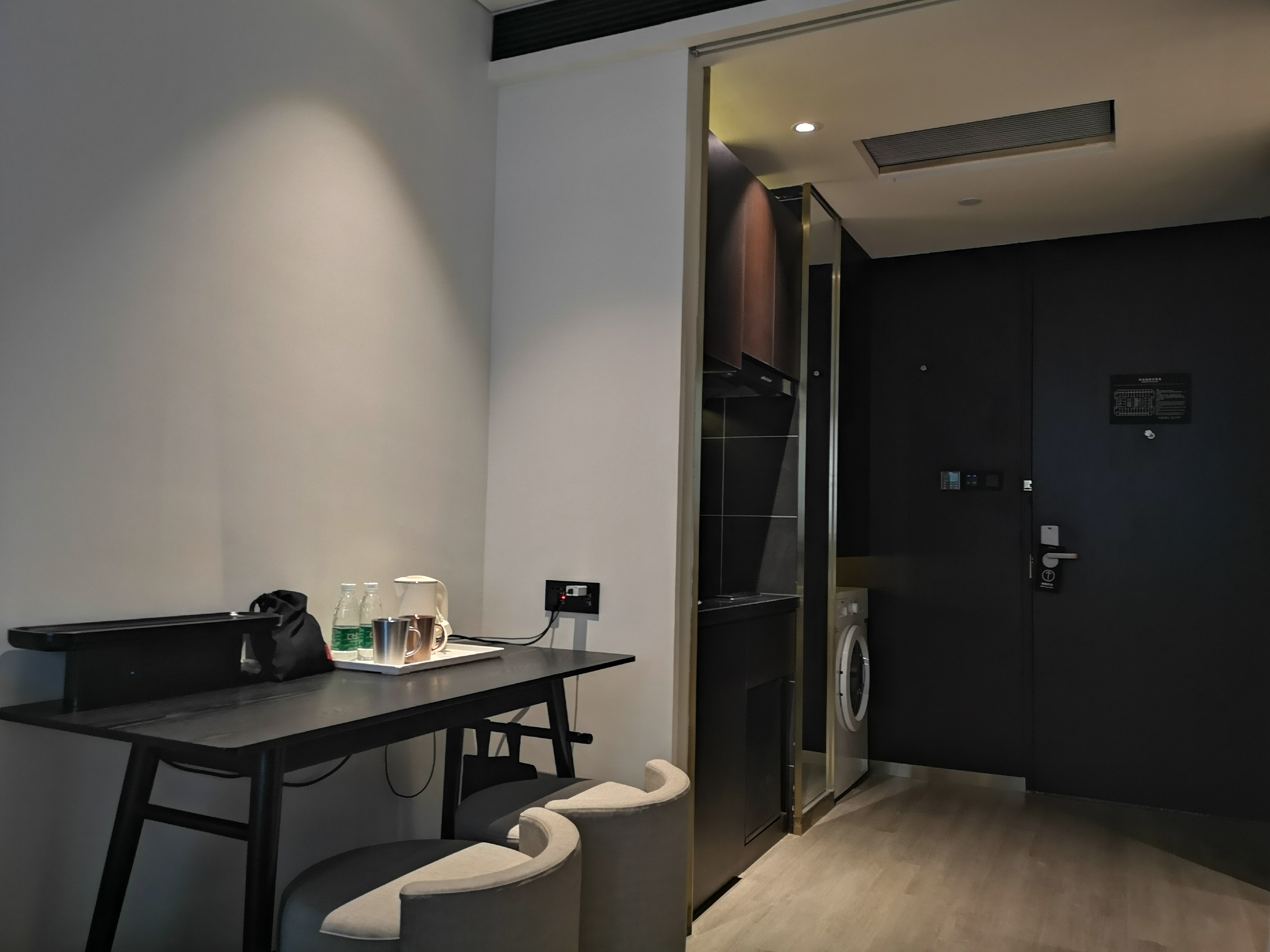 高级家庭房（海尔洗衣机＋德莱维冰箱+手机投屏）