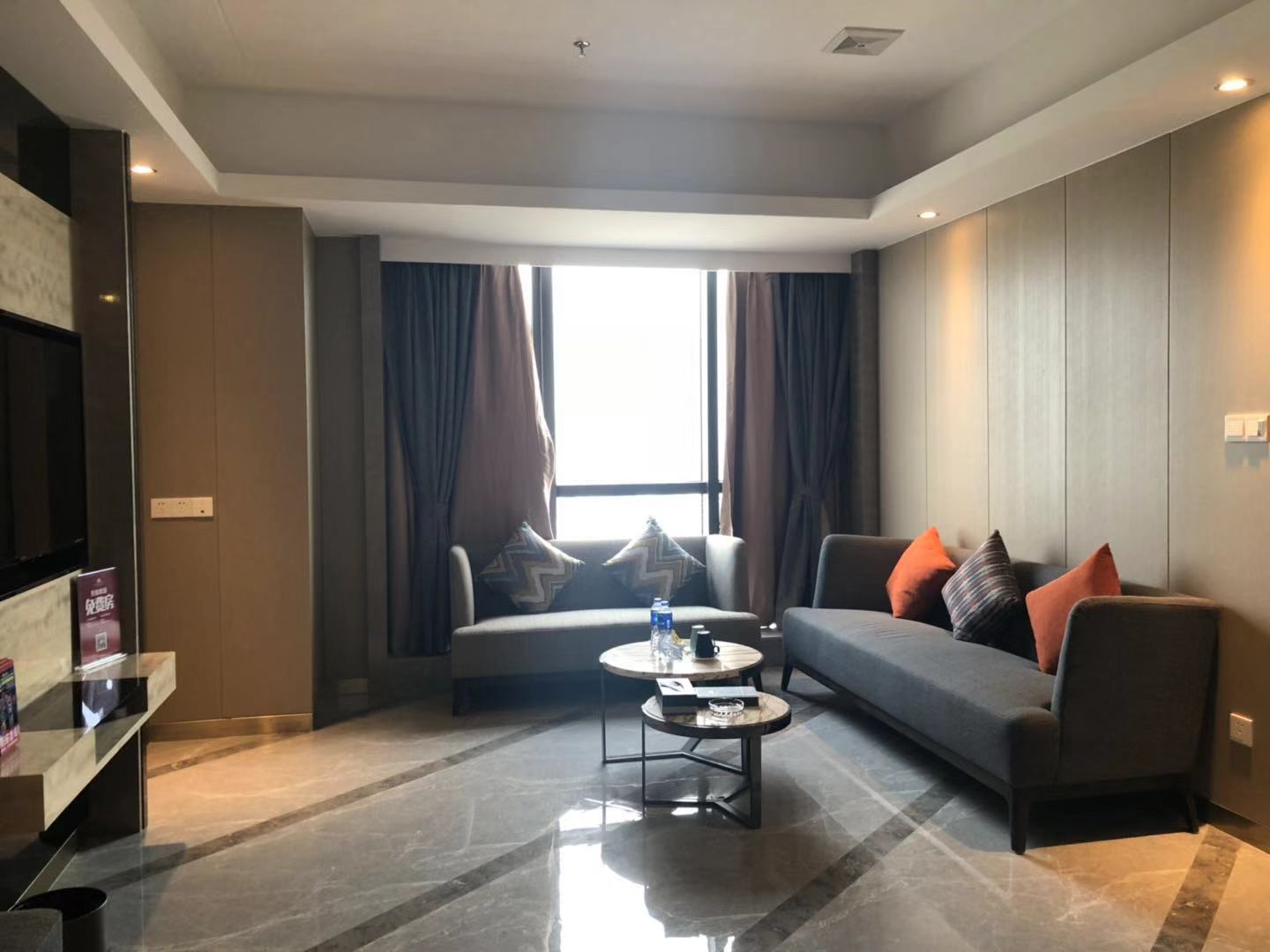 商务套房（宽敞明亮+现代轻奢+一厅一房大床两衞）