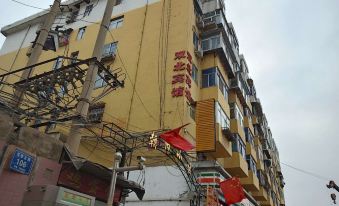 Shuangbei Hotel (Taiyuan Railway Station Clothing City Shop)