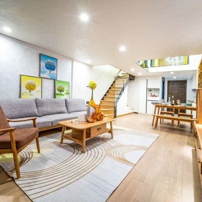 至尊品質loft雙臥套房（55寸投屏電視+中式風格+動人夜景+洗衣機+烘乾機+冰箱） 鉑斯登行政公寓（深圳北站滙隆中心店）優惠