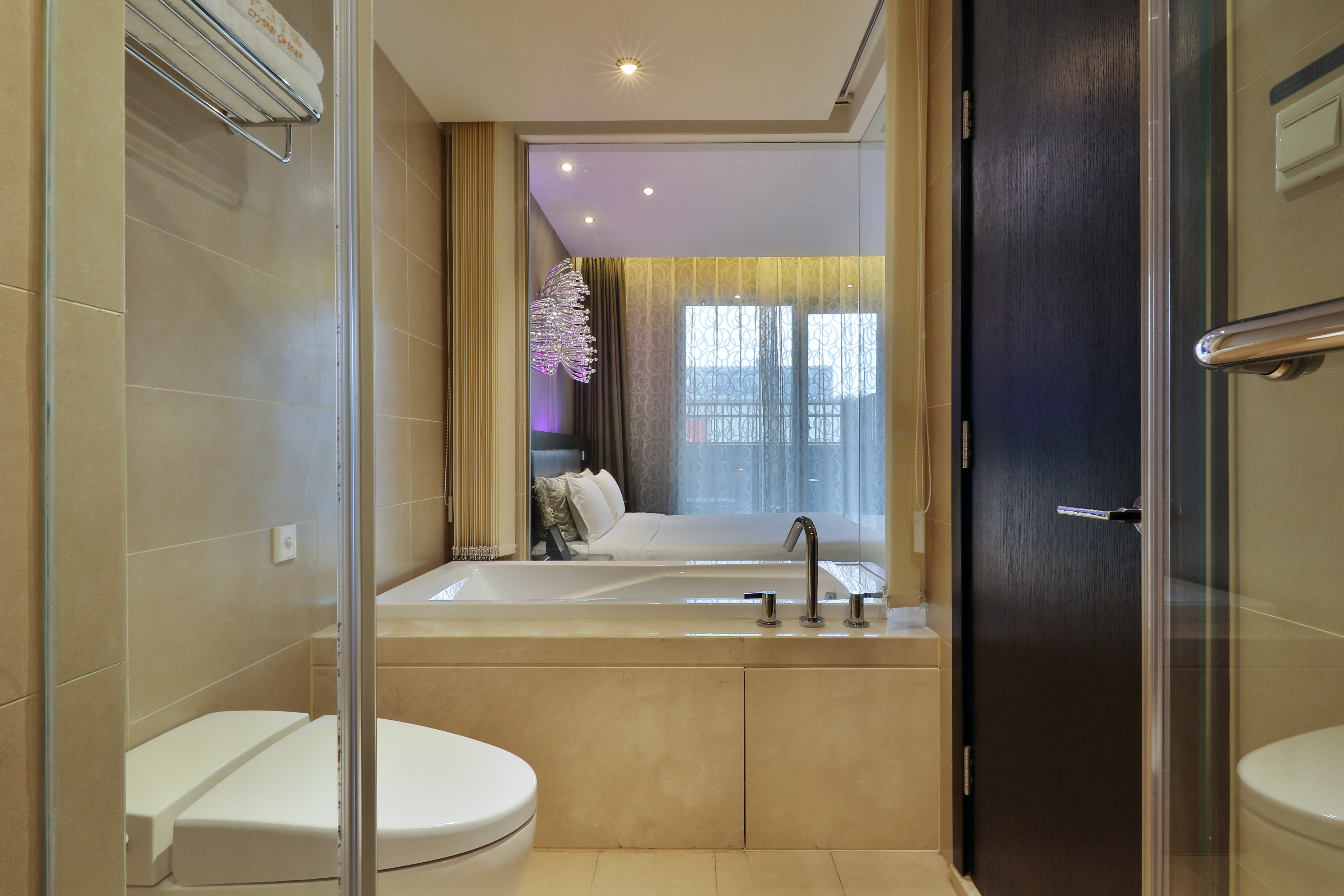 Crystal Orange Beijing JiuXianQiao豪华大床房（小冰箱＋深度睡眠枕）　