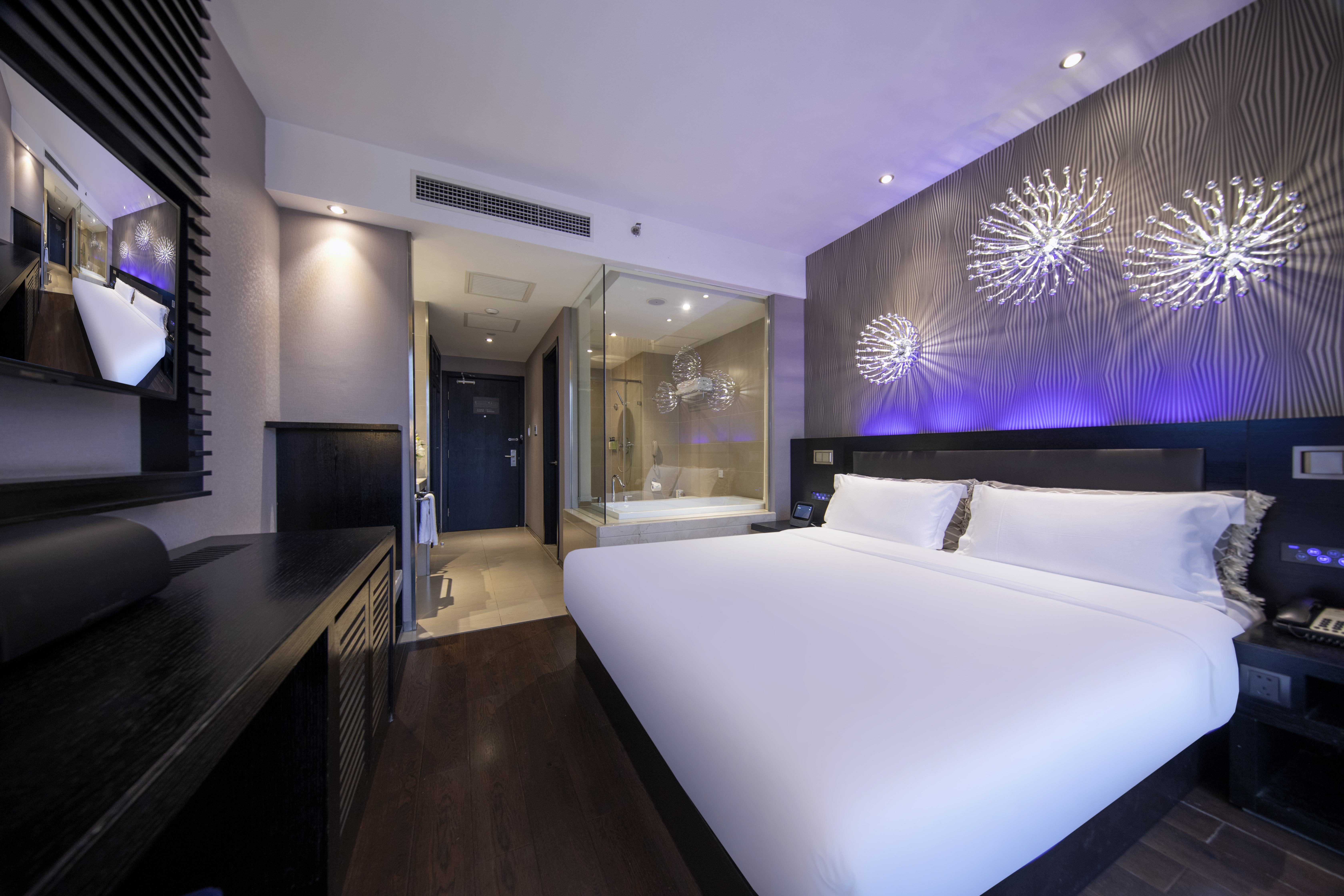 Crystal Orange Beijing JiuXianQiao豪华大床房（小冰箱＋深度睡眠枕）　