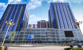 Golden Bay Apartment (Guilin North Railway Station Store) - Housity