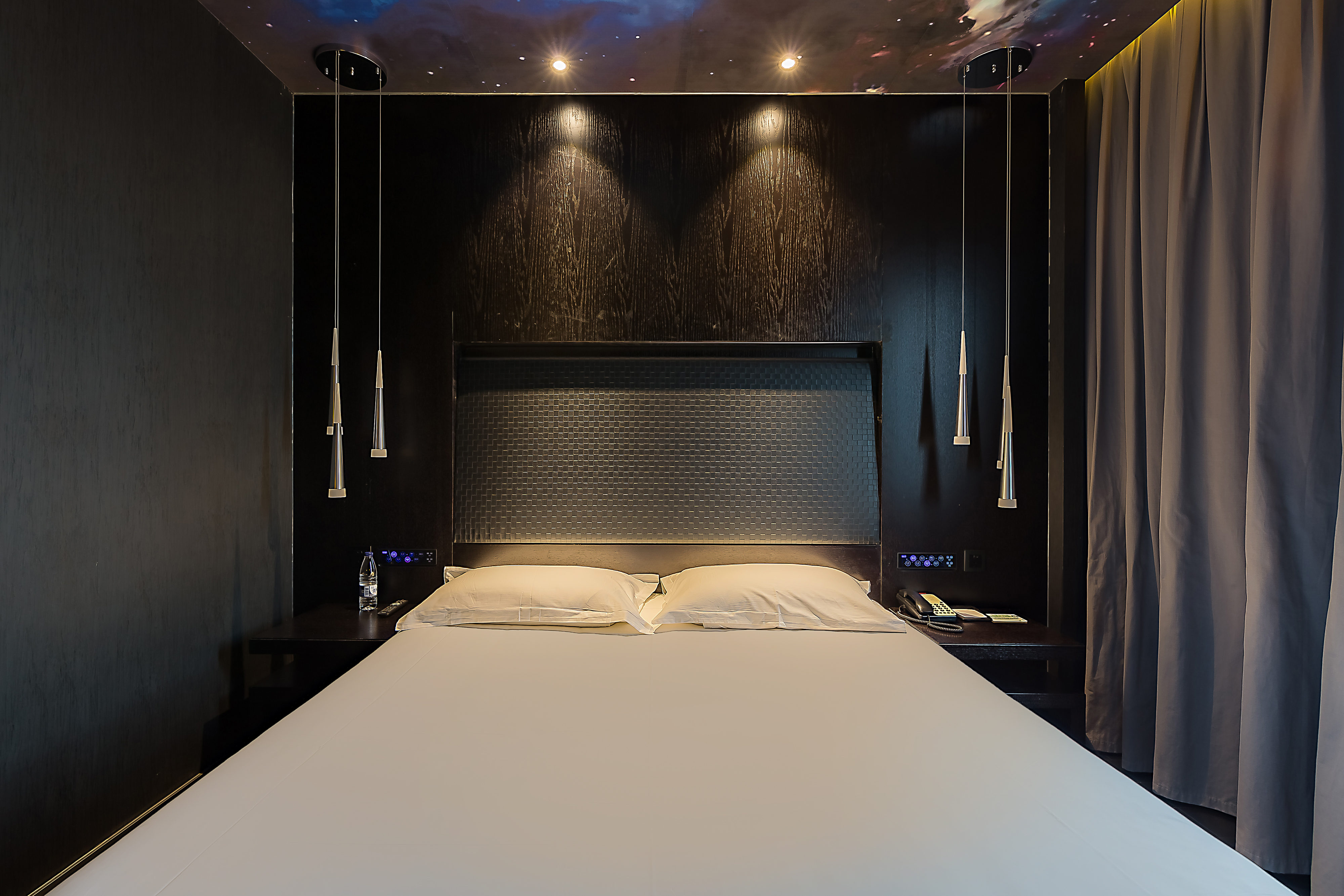 星空套房（电视投屏+小冰箱）