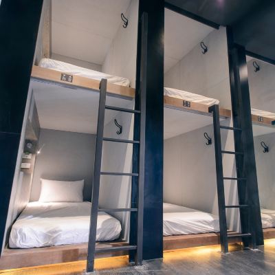 男性宿舍間的雙人床 奇異果快捷旅店（臺中站前二館）優惠