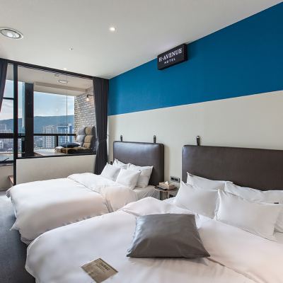 First Avenue Twin Room with Ocean View