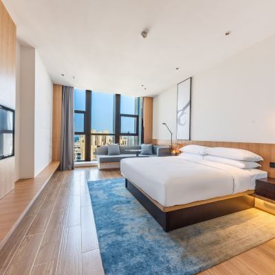 高空全景豪華大床房「高層+180°觀景+可聯網投屏液晶電視」 武昌萬楓飯店（街道口理工大學店）優惠