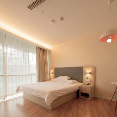 高級大床房【戶外明窗】 漢庭飯店（上海南京路步行街中心店）優惠