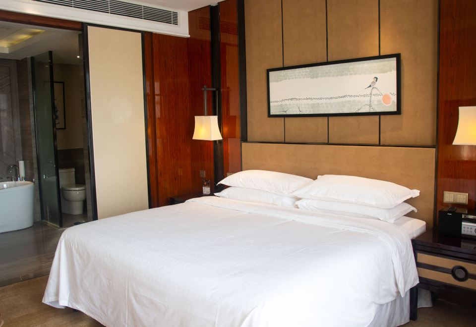 Sheraton Langfang Chaobai River HotelExecutive Suite